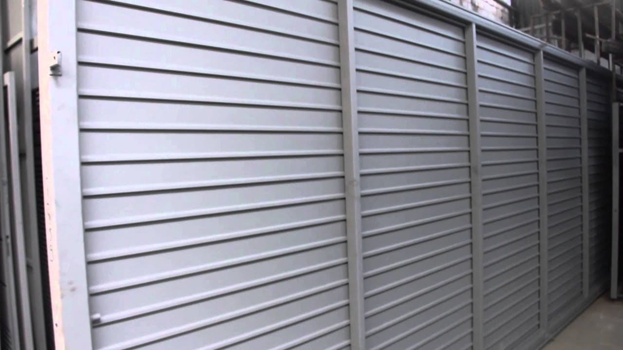 Portão moderno em chapa horizontal grande 8 metros– Estrutura reforçada – Técnica para fabricação