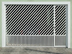 Portão de Aço Tubular Diagonal com Base Vertical