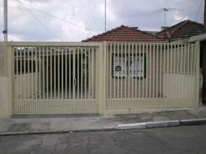 Portão de Aço Tubular Grade Vertical Bege