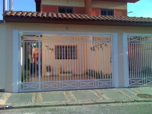 Portão de Aço Tubular Grade Vertical com Cruzetas