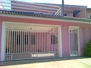 Portão de Aço Tubular Grade Vertical com Quadros Geométricos