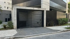 Portão comercial ambientado